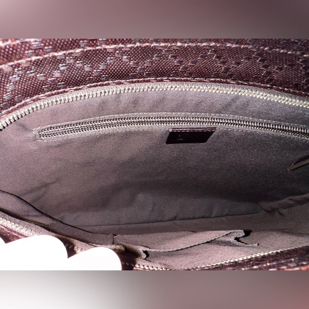 💎 SOLD - GUCCI Diamonte Embossed Leather Slim Zip Closure Crossbody Authentic! - Picture 5 of 16